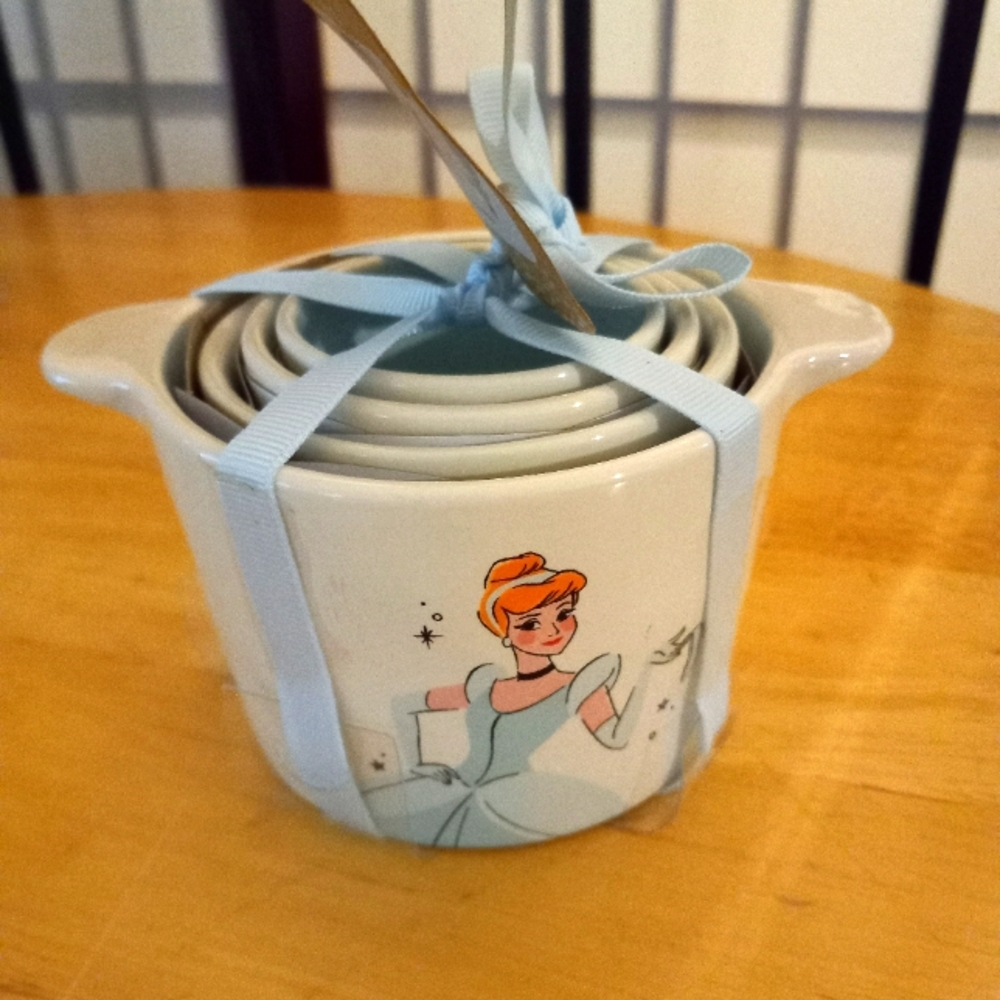 Cinderella and friends measuring cups